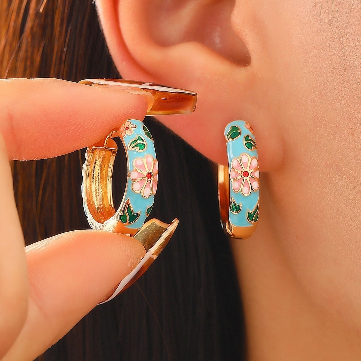 KolKoloridos Aretes de Flores en Forma de Aro | Oro