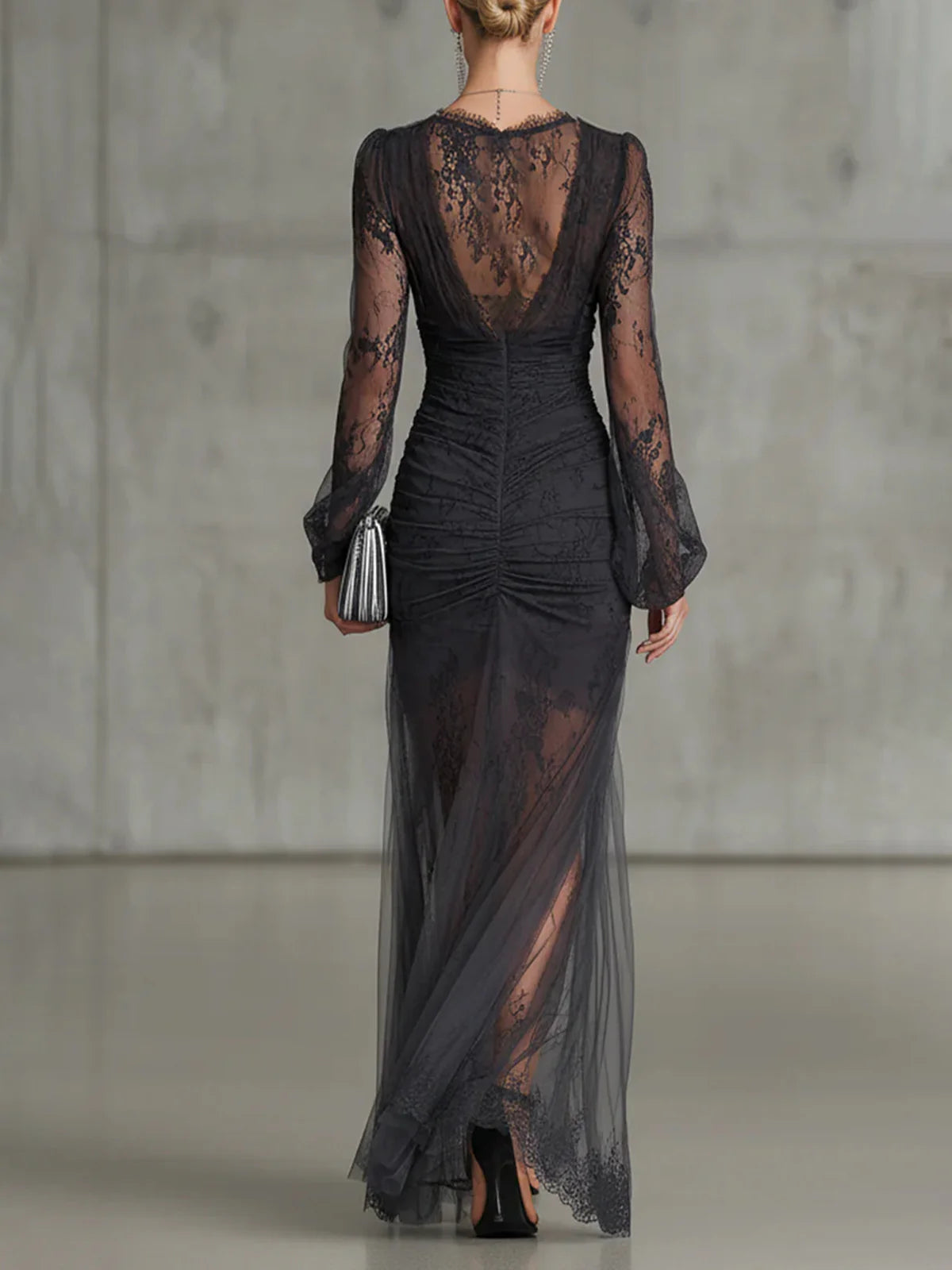 Sofia | Vestido maxi de encaje gris oscuro con fruncidos