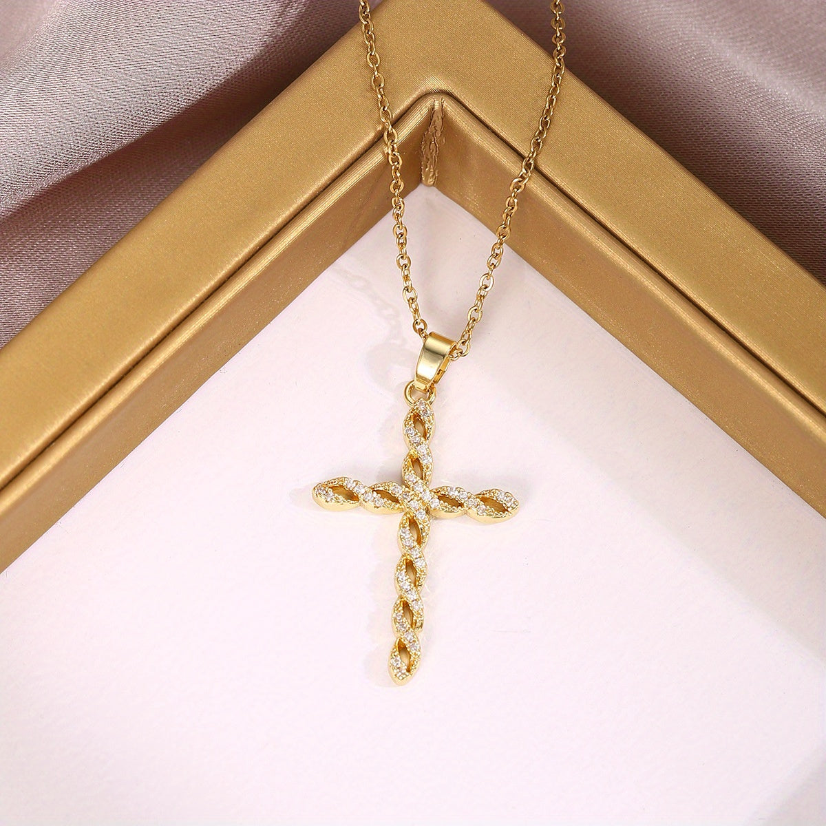 <strong>Collar Cruz con Cristal Retorcido | Oro</strong>