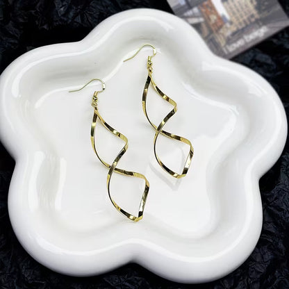 <p>Aretes Colgantes Espirales | Oro</p>