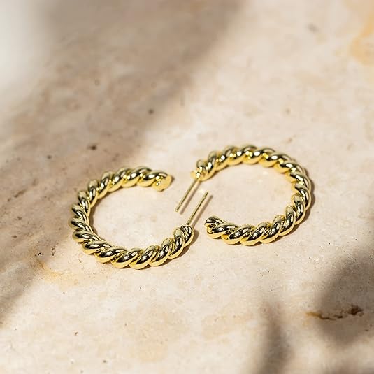 <p>Aretes en forma de aro retorcidos de cuerda | Oro</p>