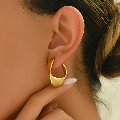 <p>Aretes en forma de media luna tallados | Oro</p>