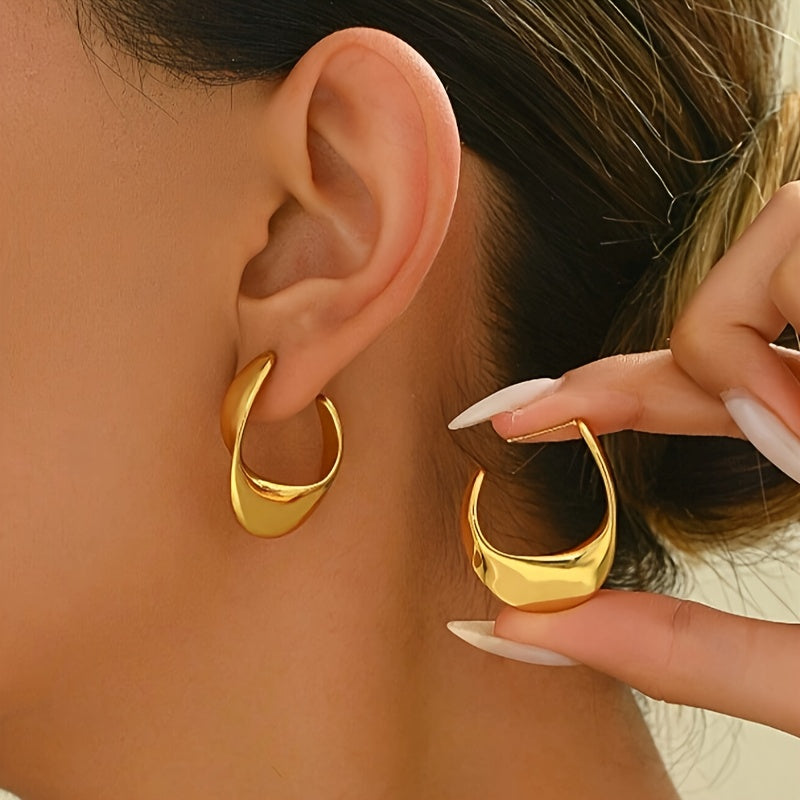 <p>Aretes en forma de media luna tallados | Oro</p>
