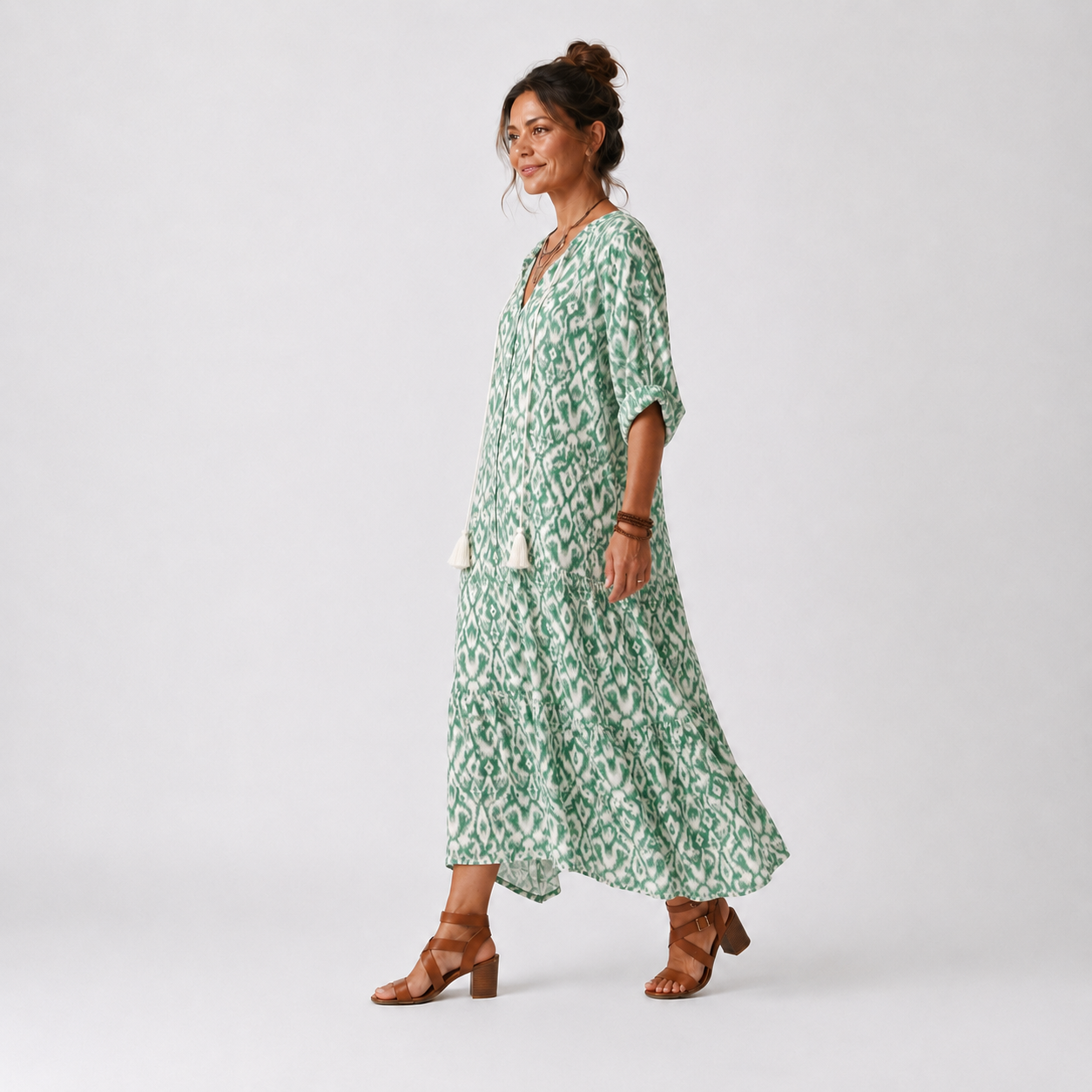 Ilara | Vestido Midi Estampado con Cuello en V y Borlas