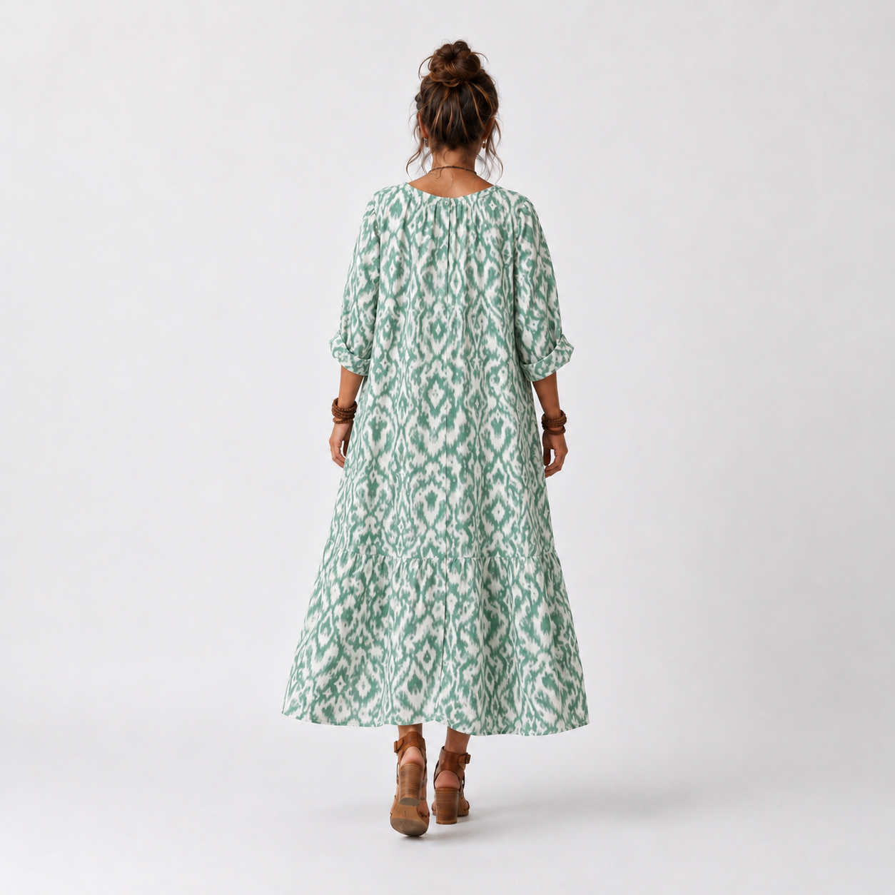 Ilara | Vestido Midi Estampado con Cuello en V y Borlas