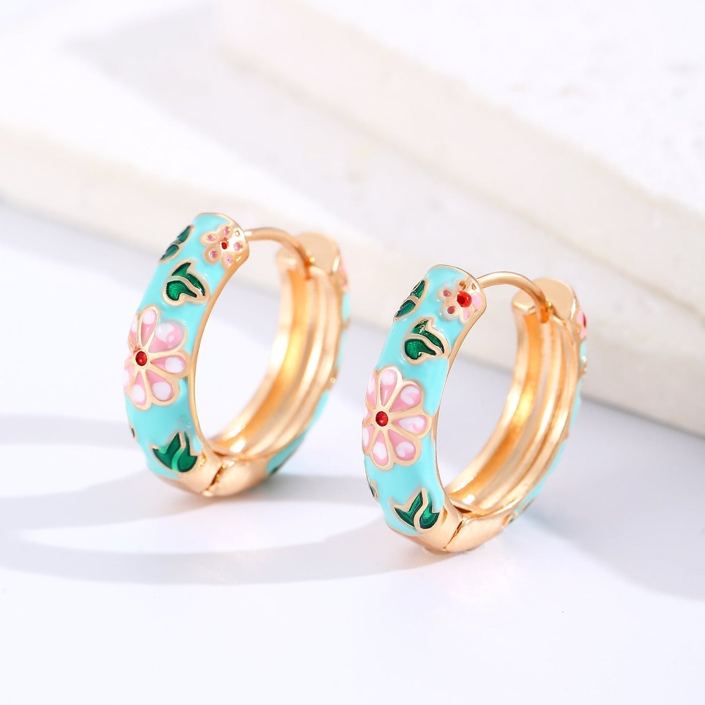 KolKoloridos Aretes de Flores en Forma de Aro | Oro