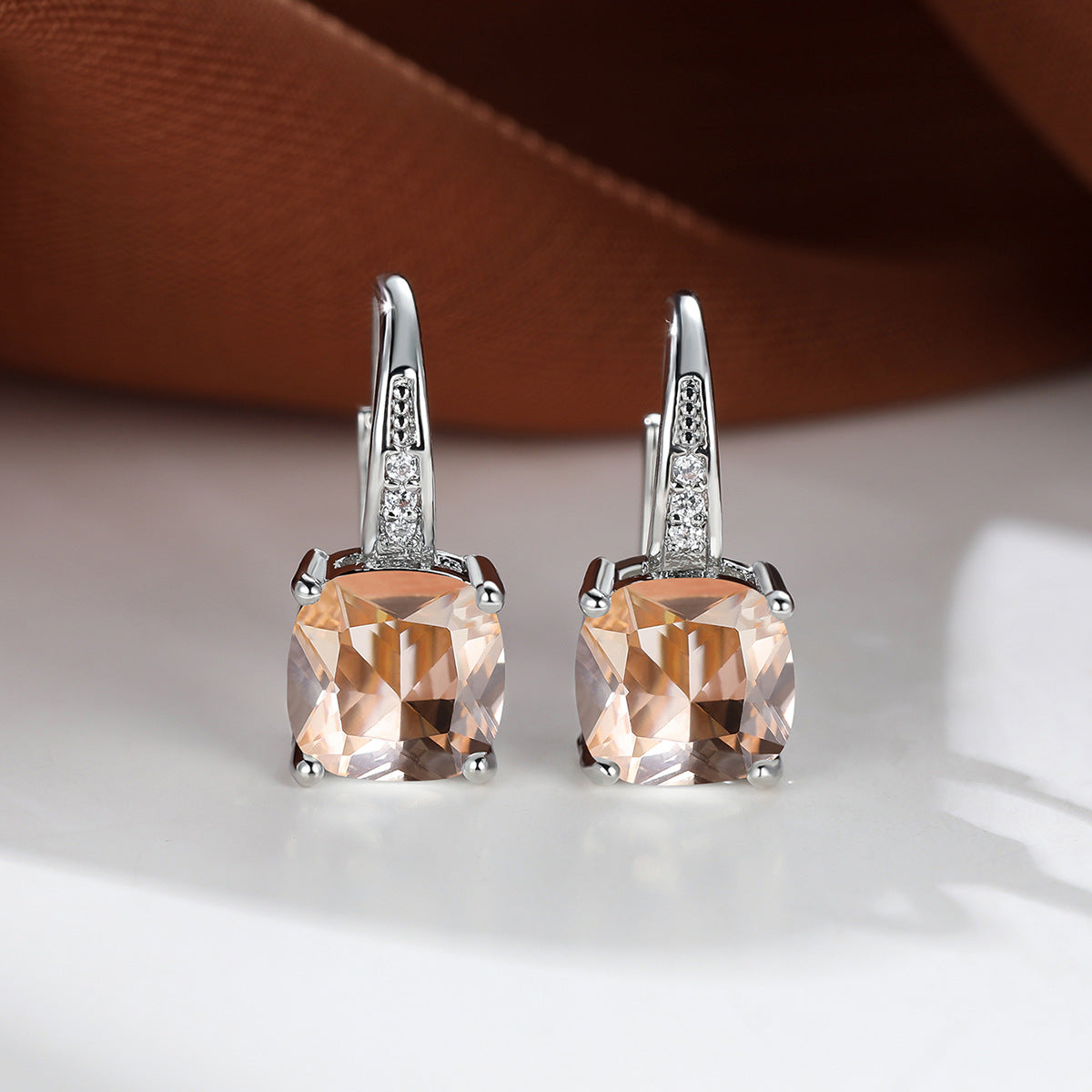 <p>Aretes de Aro con Piedra Mística | Oro</p>