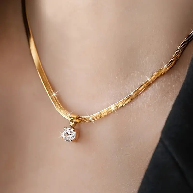 <strong>Collar Elegante con Colgante Stras | Oro</strong>