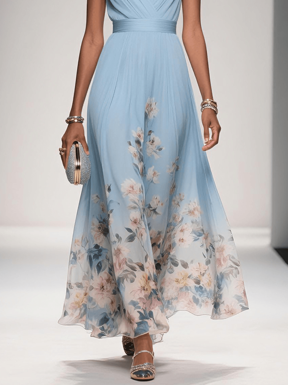 Rose | Vestido maxi de chiffon azul claro con flores y escote en V