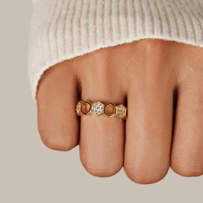 <p>Anillo de Cristal Panal de Miel | Oro</p>
